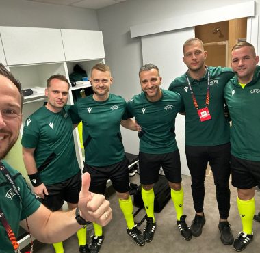 Slovenskí rozhodcovia Filip Glova, Peter Bednár, Daniel Polaček, Michal Očenáš, Boris Marhefka na zápase Aris Limassol - Betis Sevilla, Európska liga UEFA