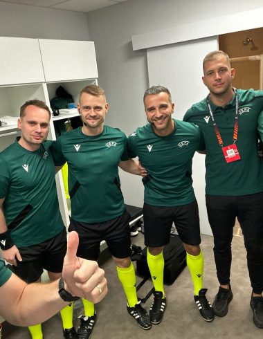 Slovenskí rozhodcovia Filip Glova, Peter Bednár, Daniel Polaček, Michal Očenáš, Boris Marhefka na zápase Aris Limassol - Betis Sevilla, Európska liga UEFA
