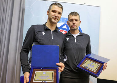 Rozhodcovia Peter Kráľovič a Tomáš Vorel