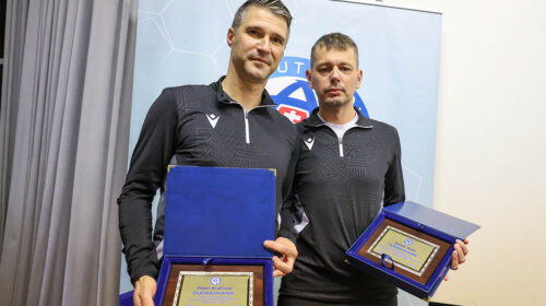 Rozhodcovia Peter Kráľovič a Tomáš Vorel